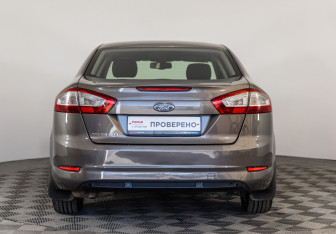 Подержанный автомобиль Ford Mondeo Sedan 2013 года (6 фото)