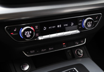 Подержанный автомобиль Audi Q5 2019 года (18 фото)