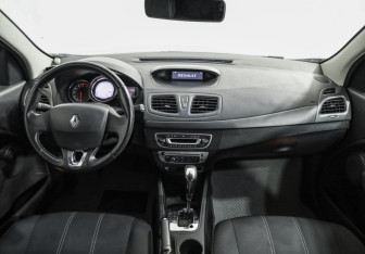 Подержанный автомобиль Renault Megane Hatchback 2013 года (10 фото)