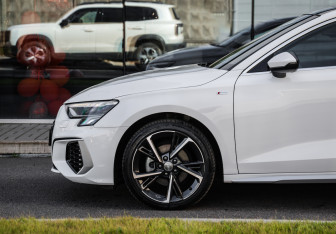 Подержанный автомобиль Audi A3 Sedan 2021 года (10 фото)