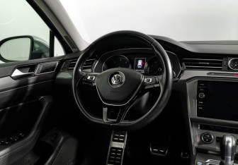Подержанный автомобиль Volkswagen Passat Wagon 2017 года (15 фото)