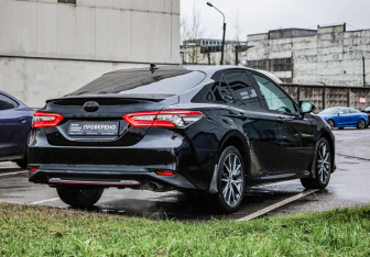 Подержанный автомобиль Toyota Camry Sedan 2021 года (7 фото)
