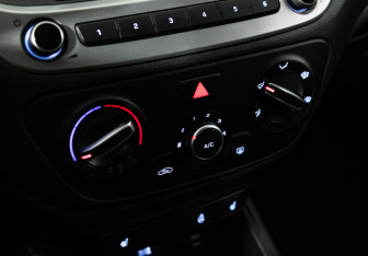 Подержанный автомобиль Hyundai Solaris Sedan 2021 года (15 фото)