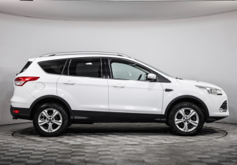 Подержанный автомобиль Ford Kuga 2016 года (4 фото)