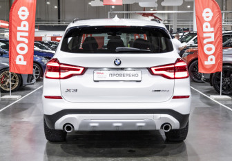 Подержанный автомобиль BMW X3 2018 года (12 фото)