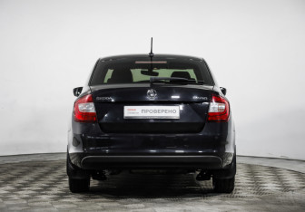 Подержанный автомобиль Skoda Rapid Liftback 2018 года (6 фото)