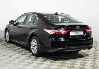 Подержанный автомобиль Toyota Camry Sedan 2021 года (7 фото)