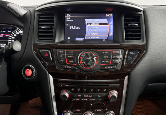 Подержанный автомобиль Nissan Pathfinder 2015 года (19 фото)
