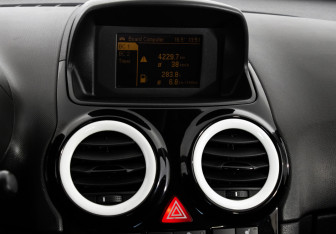 Подержанный автомобиль Opel Corsa 2011 года (15 фото)