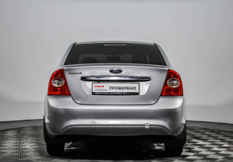 Подержанный автомобиль Ford Focus Sedan 2009 года (6 фото)