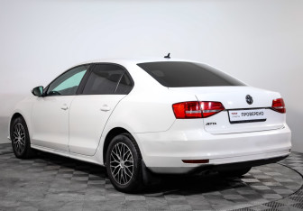 Подержанный автомобиль Volkswagen Jetta Sedan 2015 года (6 фото)