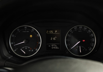 Подержанный автомобиль Skoda Octavia Liftback 2012 года (7 фото)