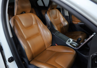 Подержанный автомобиль Volvo S60 2011 года (20 фото)