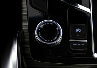 Подержанный автомобиль Geely Atlas Pro 2024 года (18 фото)