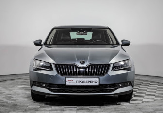 Подержанный автомобиль Skoda Superb Liftback 2016 года (2 фото)