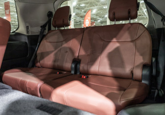 Подержанный автомобиль Lexus LX 2016 года (13 фото)