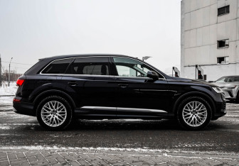 Подержанный автомобиль Audi Q7 2020 года (6 фото)