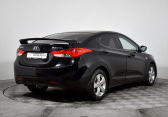 Подержанный автомобиль Hyundai Elantra Sedan 2013 года (5 фото)