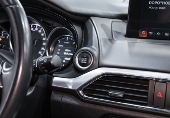Подержанный автомобиль Mazda CX-9 2018 года (28 фото)