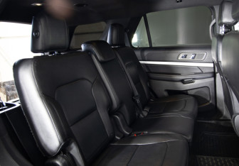 Подержанный автомобиль Ford Explorer 2017 года (12 фото)