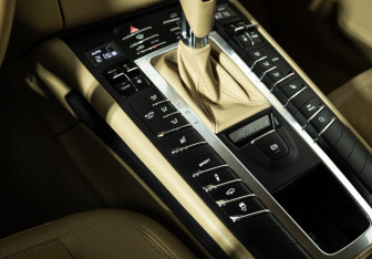 Подержанный автомобиль Porsche Macan 2015 года (17 фото)