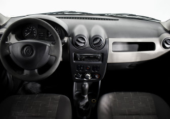 Подержанный автомобиль Renault Logan Sedan 2010 года (13 фото)