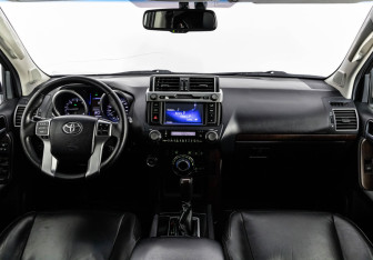 Подержанный автомобиль Toyota Land Cruiser Prado 2016 года (12 фото)