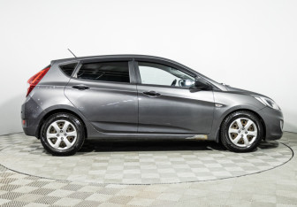 Подержанный автомобиль Hyundai Solaris Hatchback 2012 года (4 фото)