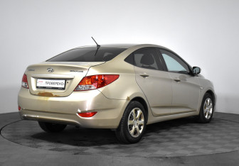 Подержанный автомобиль Hyundai Solaris Sedan 2013 года (5 фото)