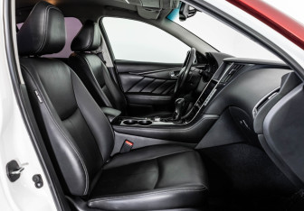 Подержанный автомобиль Infiniti Q50 2016 года (26 фото)