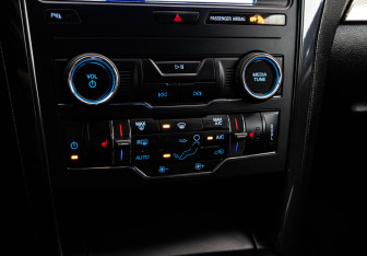 Подержанный автомобиль Ford Explorer 2019 года (19 фото)