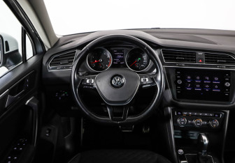 Подержанный автомобиль Volkswagen Tiguan 2018 года (12 фото)