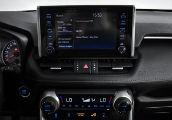 Подержанный автомобиль Toyota RAV4 2021 года (16 фото)