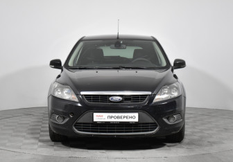 Подержанный автомобиль Ford Focus Hatchback 2011 года (2 фото)