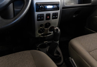 Подержанный автомобиль Renault Logan Sedan 2009 года (11 фото)