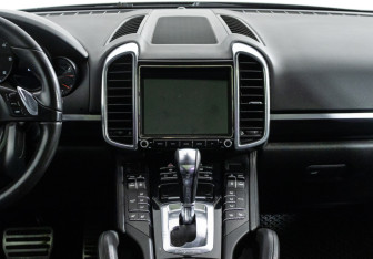 Подержанный автомобиль Porsche Cayenne 2013 года (14 фото)
