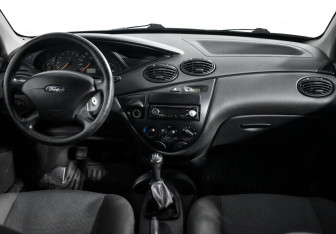 Подержанный автомобиль Ford Focus Hatchback 2004 года (12 фото)