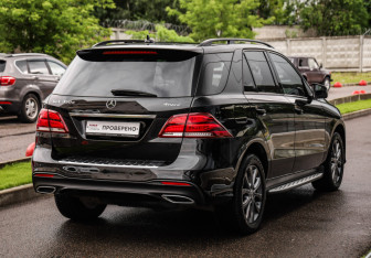 Подержанный автомобиль Mercedes-Benz GLE 2017 года (6 фото)