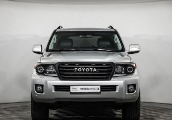 Подержанный автомобиль Toyota Land Cruiser Suv 2014 года (2 фото)