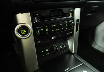 Подержанный автомобиль Toyota Land Cruiser Prado 2013 года (20 фото)