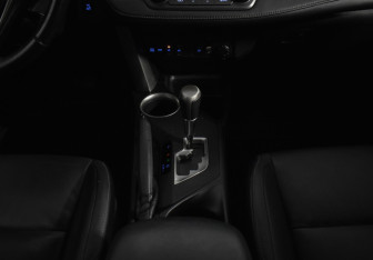 Подержанный автомобиль Toyota RAV4 2015 года (19 фото)