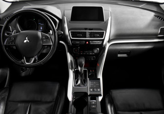 Подержанный автомобиль Mitsubishi Eclipse Cross 2018 года (18 фото)