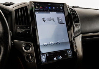 Подержанный автомобиль Toyota Land Cruiser Suv 2011 года (17 фото)