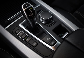 Подержанный автомобиль BMW X5 2017 года (21 фото)