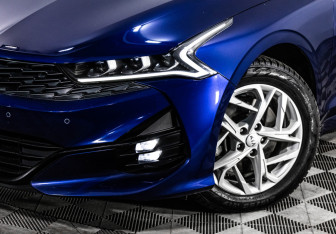 Подержанный автомобиль Kia K5 2020 года (3 фото)