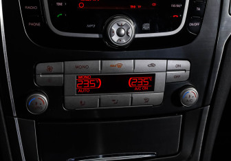 Подержанный автомобиль Ford Mondeo Sedan 2007 года (13 фото)