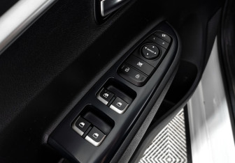 Подержанный автомобиль Kia Rio Hatchback 2021 года (10 фото)