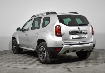 Подержанный автомобиль Renault Duster 2016 года (7 фото)