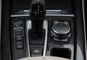 Подержанный автомобиль BMW X5 2016 года (21 фото)