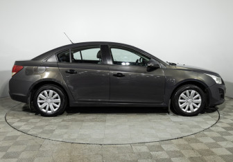 Подержанный автомобиль Chevrolet Cruze Sedan 2014 года (4 фото)